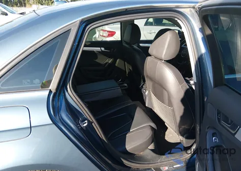 2016 Audi A4 2.0T Premium z USA, uszkodzony, nr VIN WAUFFAFL1GN014550